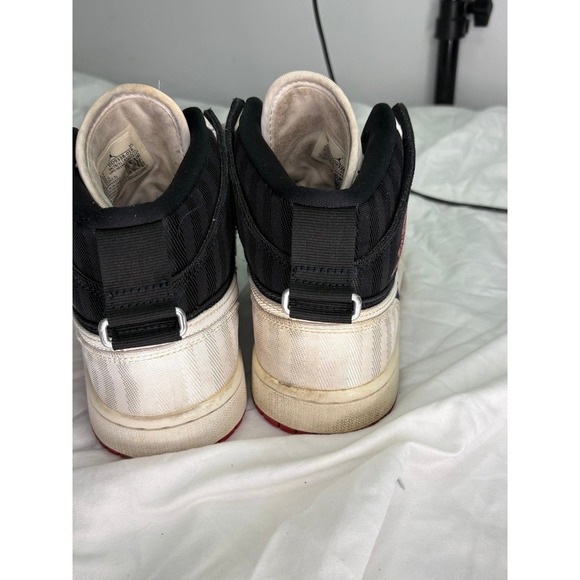 Air Jordan 1 Mid Se "Utility Black White Gym Red" size 8 - Picture 5 of 9